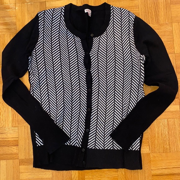 Black and white cardigan - Picture 1 of 1
